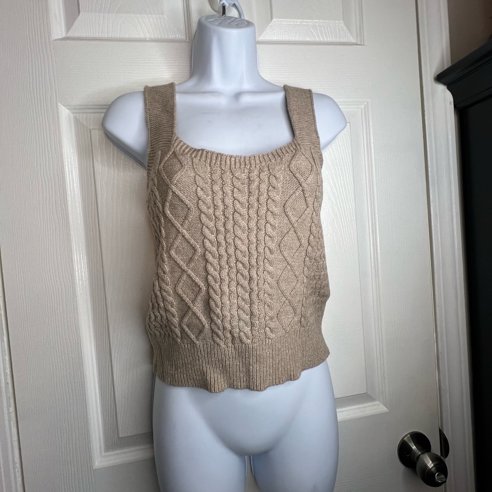 Cotton Emporium Women’s Medium Tan Acrylic Cable Knit Sleeveless Sweater Top M - Picture 9 of 14
